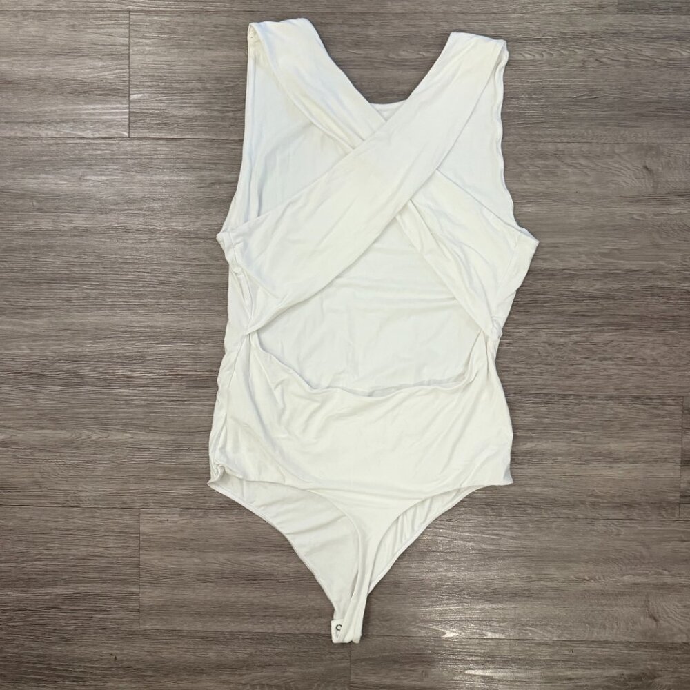 Soft Matte Seamless Cross-Back Shell Bodysuit - Picture 3 of 3